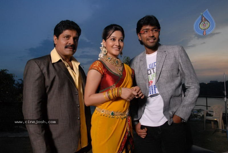 Aha Naa Pellanta Movie Stills - 1 / 54 photos