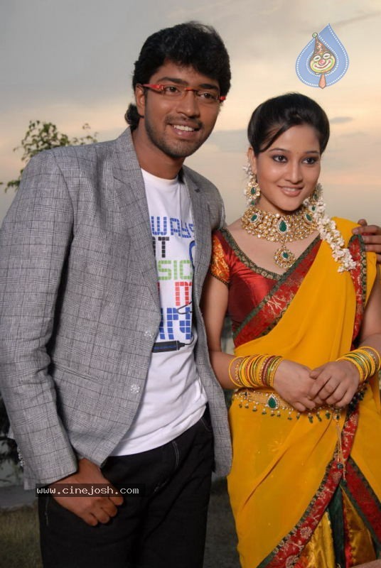 Aha Naa Pellanta Movie Stills - 9 / 54 photos