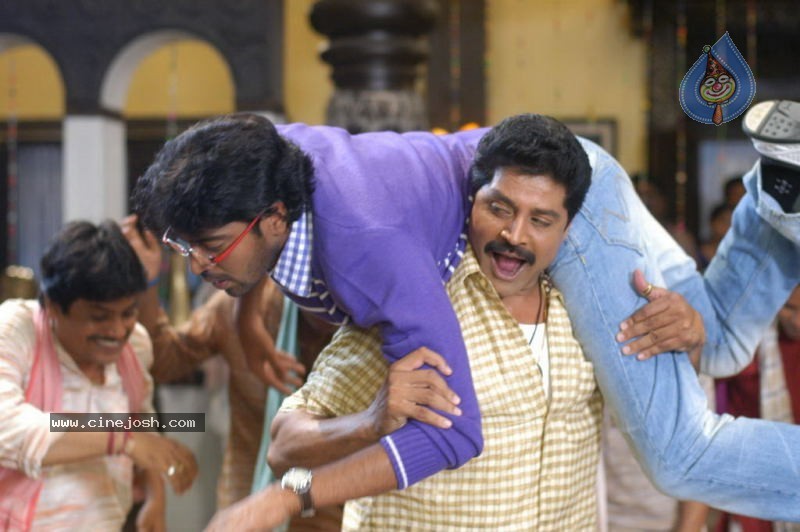 Aha Naa Pellanta Movie Stills - 30 / 54 photos
