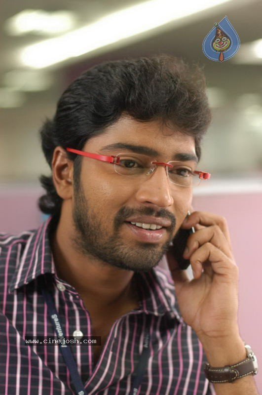 Aha Naa Pellanta Movie Stills - 33 / 54 photos