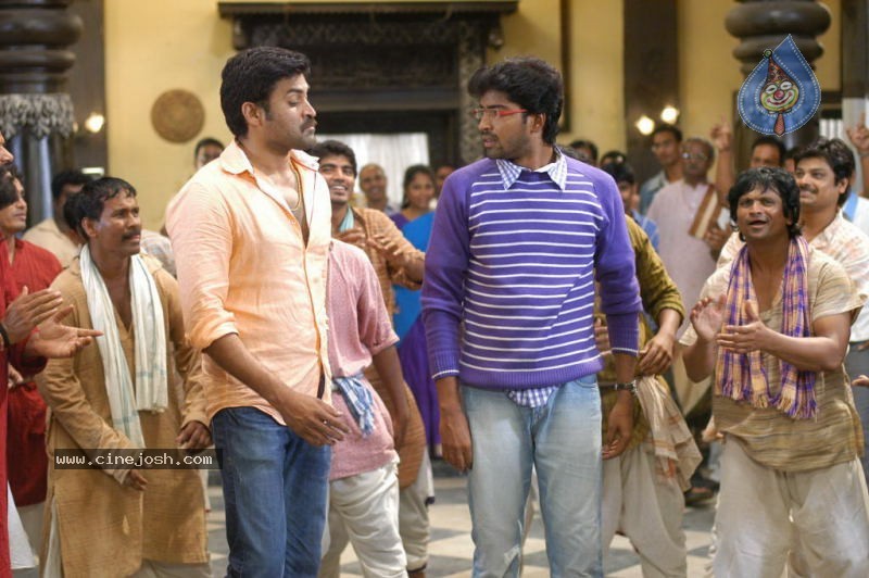 Aha Naa Pellanta Movie Stills - 43 / 54 photos