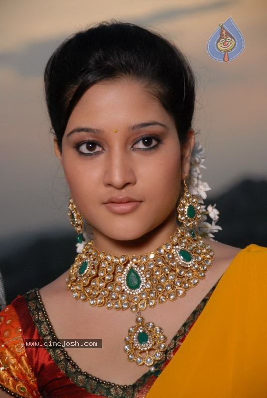 Aha Naa Pellanta Movie Stills - 53 / 54 photos