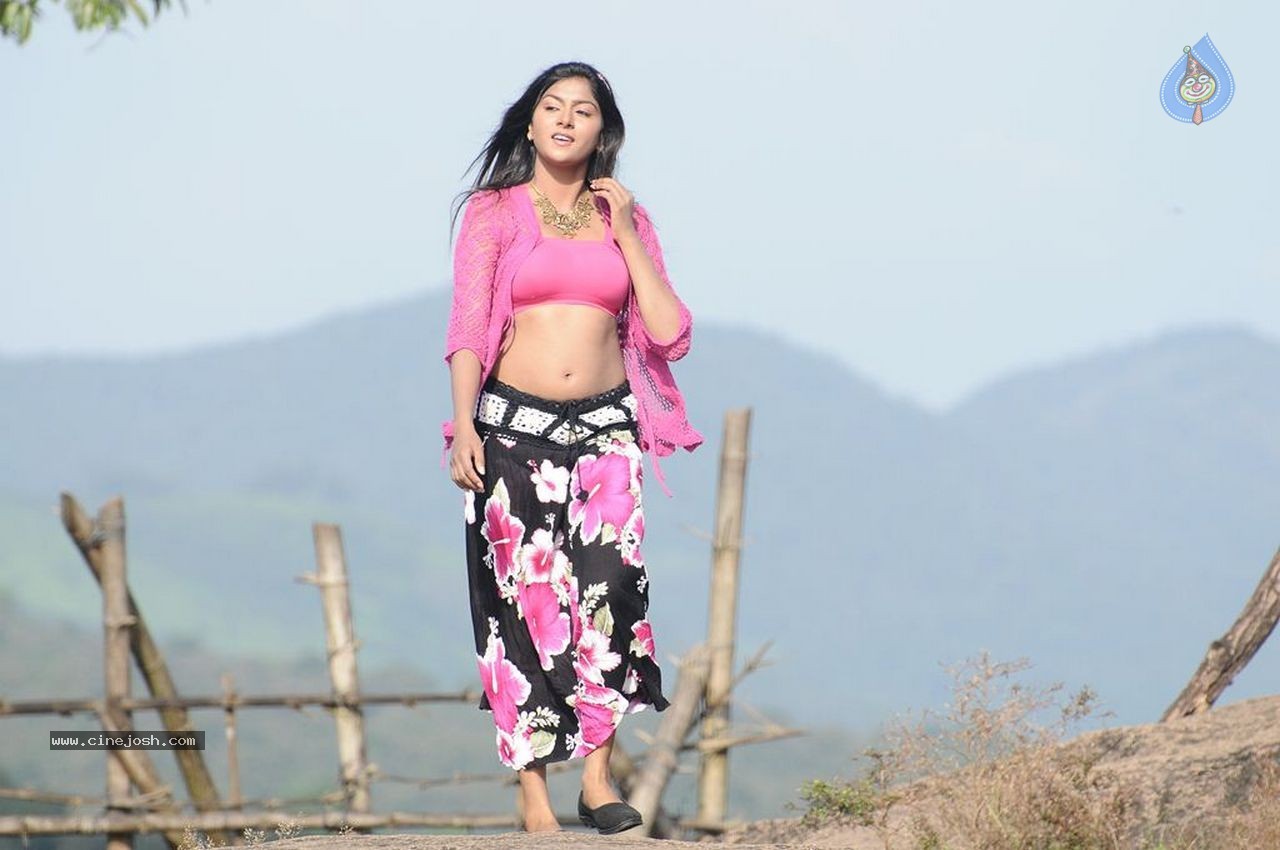 Akshaya's Nanbargal Narpani Mandram Tamil Movie Stills - 39 / 75 photos