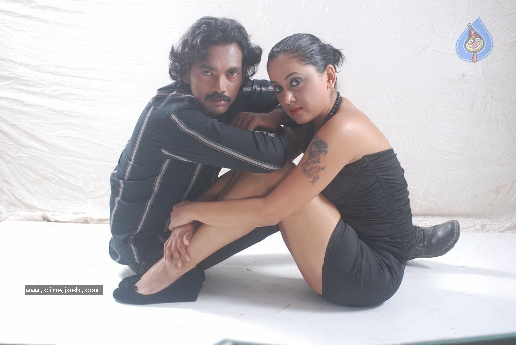 Alaral Tamil Movie Spicy Stills - 7 / 50 photos