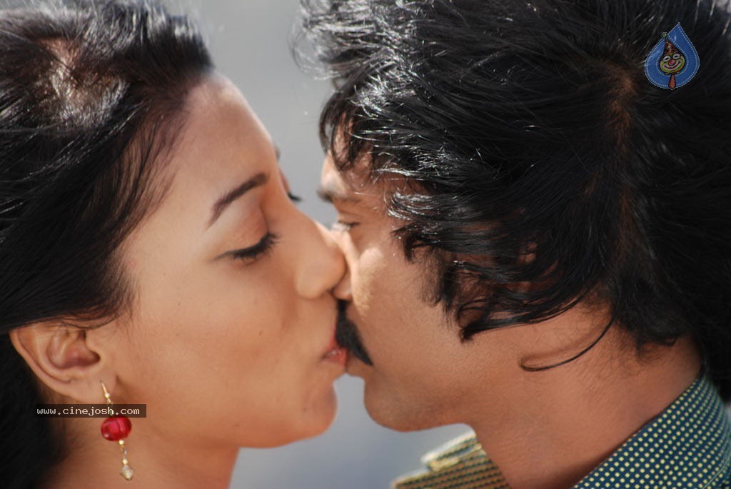 Alaral Tamil Movie Spicy Stills - 10 / 50 photos