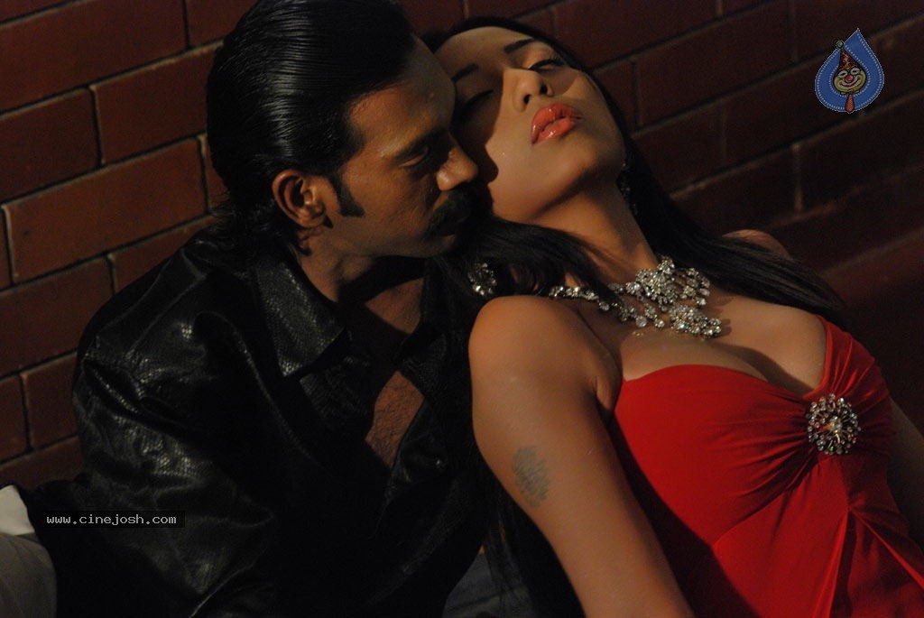 Alaral Tamil Movie Spicy Stills - 16 / 50 photos
