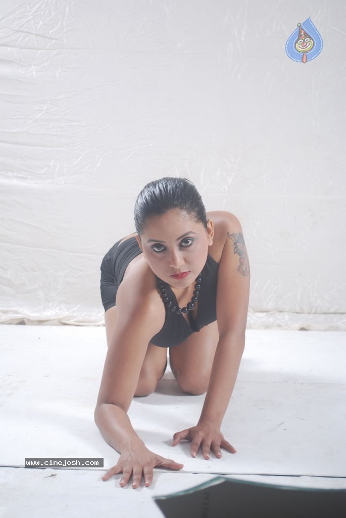 Alaral Tamil Movie Spicy Stills - 49 / 50 photos