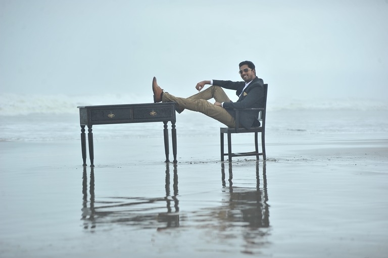 Allari Naresh Meda Meeda Abbayi Movie Photos - 1 / 13 photos