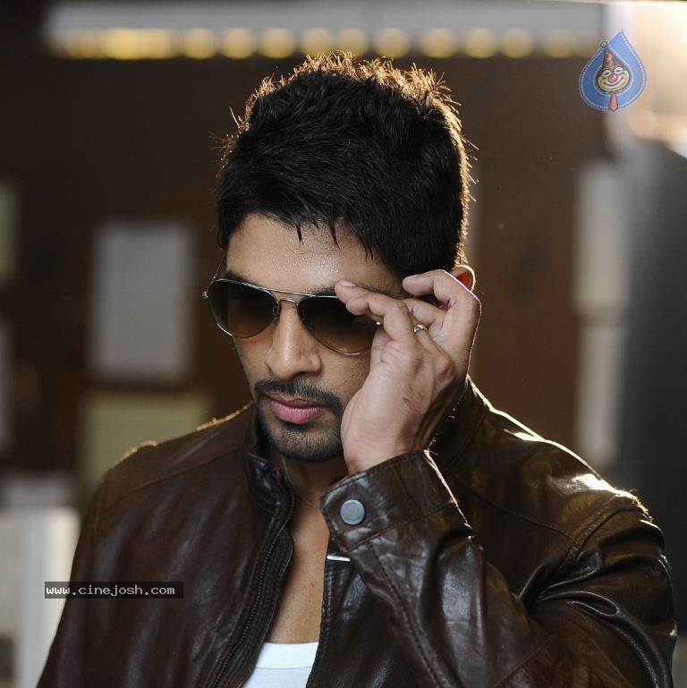 Allu Arjun Stills in Julaayi Movie - Photo 4 of 10 Allu Arjun Stills in Julaayi Movie - Photo 4 of 10