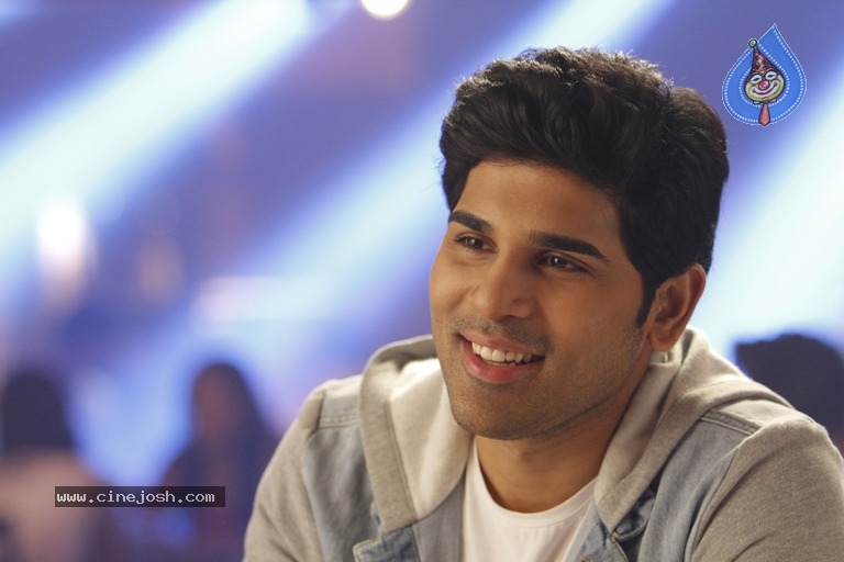 Allu Sirish Okka Kshanam Movie Stills - 2 / 5 photos