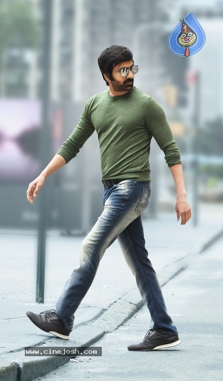 Amar Akbar Anthony Movie Still - 1 / 1 photos