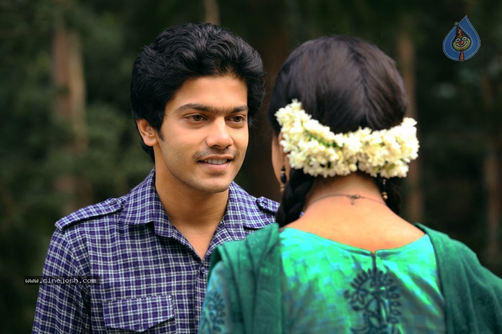 Amara Kaaviyam Tamil Movie Stills - 28 / 55 photos