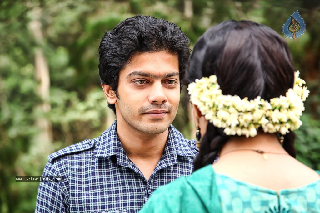 Amara Kaaviyam Tamil Movie Stills - 35 / 55 photos