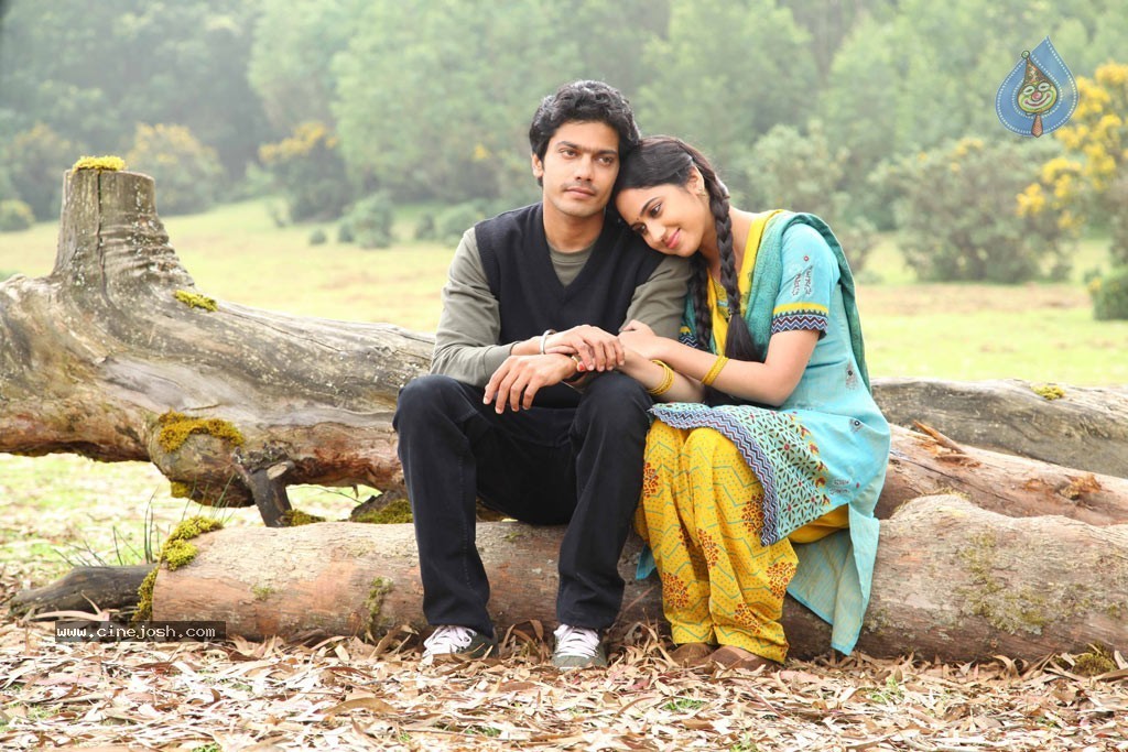 Amara Kaaviyam Tamil Movie Stills Photo 53 of 55
