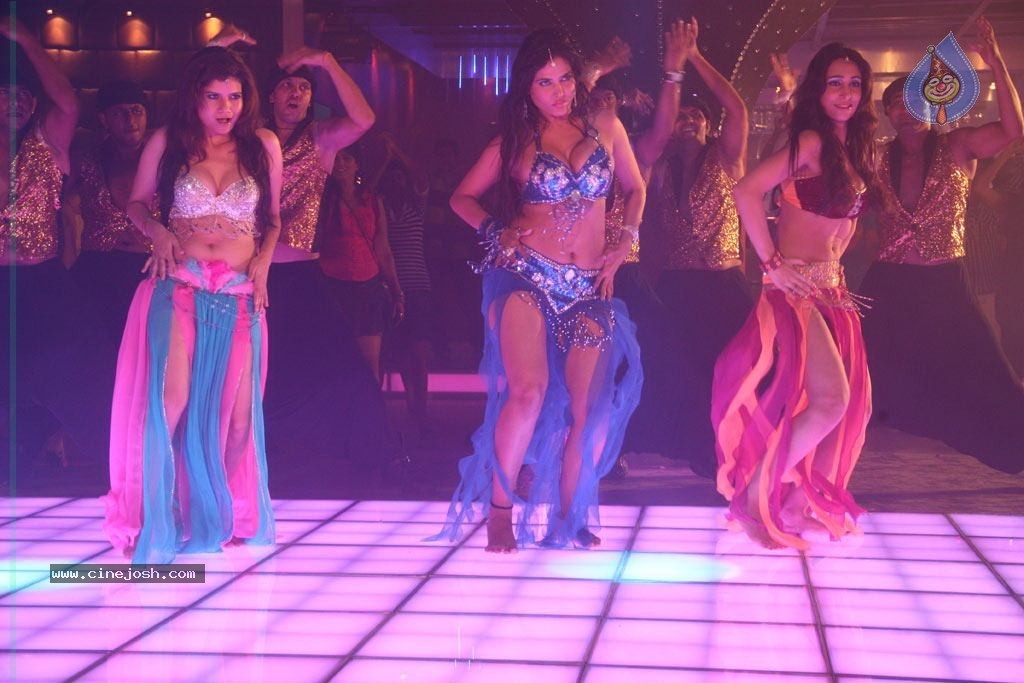 Amavaasai Tamil Movie Hot Stills - 12 / 71 photos