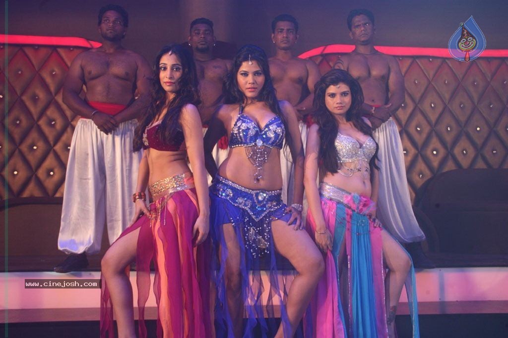Amavaasai Tamil Movie Hot Stills - 13 / 71 photos