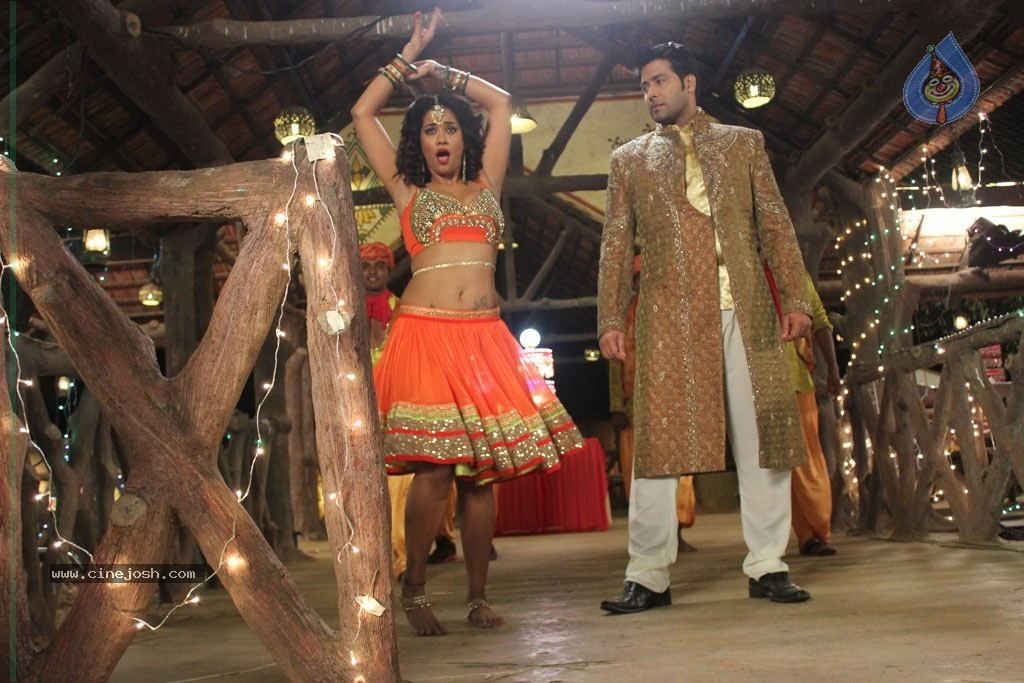 Amavaasai Tamil Movie Hot Stills - 27 / 71 photos