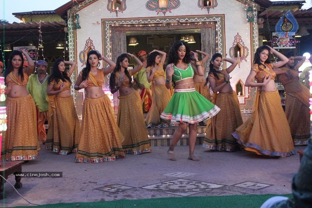 Amavaasai Tamil Movie Hot Stills - 42 / 71 photos