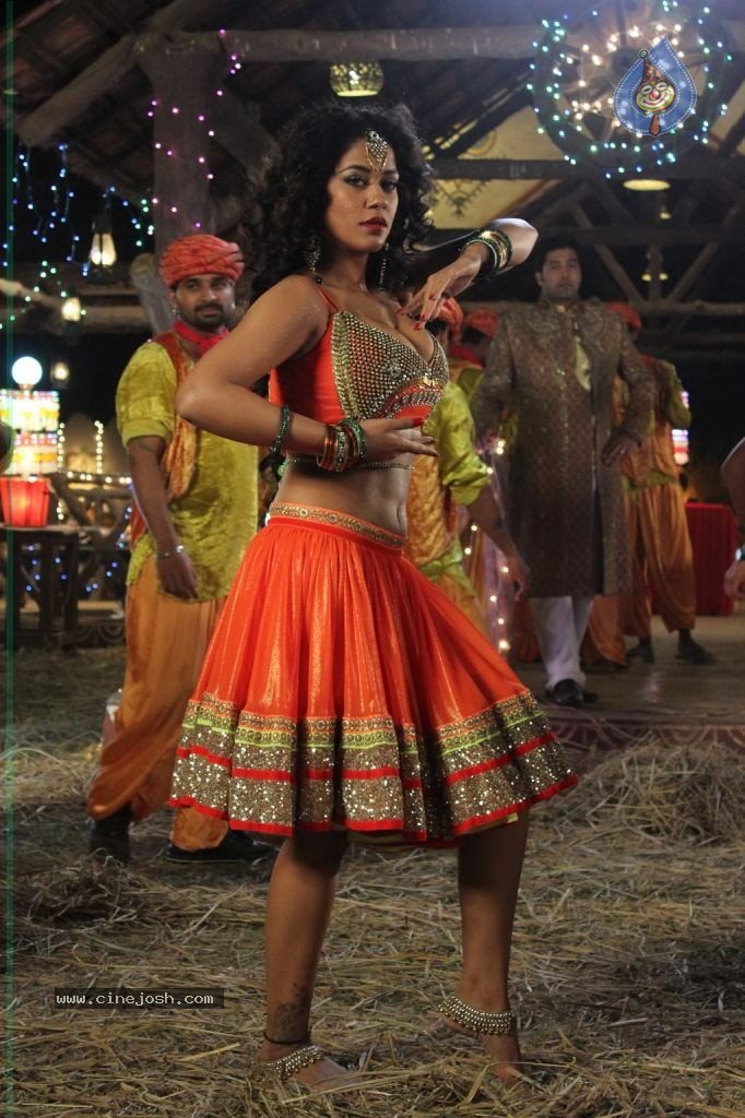 Amavaasai Tamil Movie Hot Stills - 63 / 71 photos