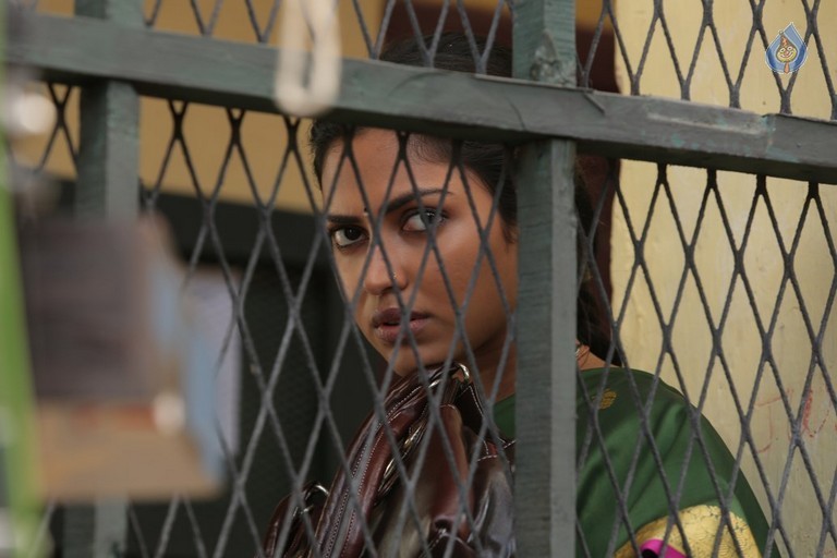 Amma Kanakku Tamil Movie Photos - 56 / 57 photos