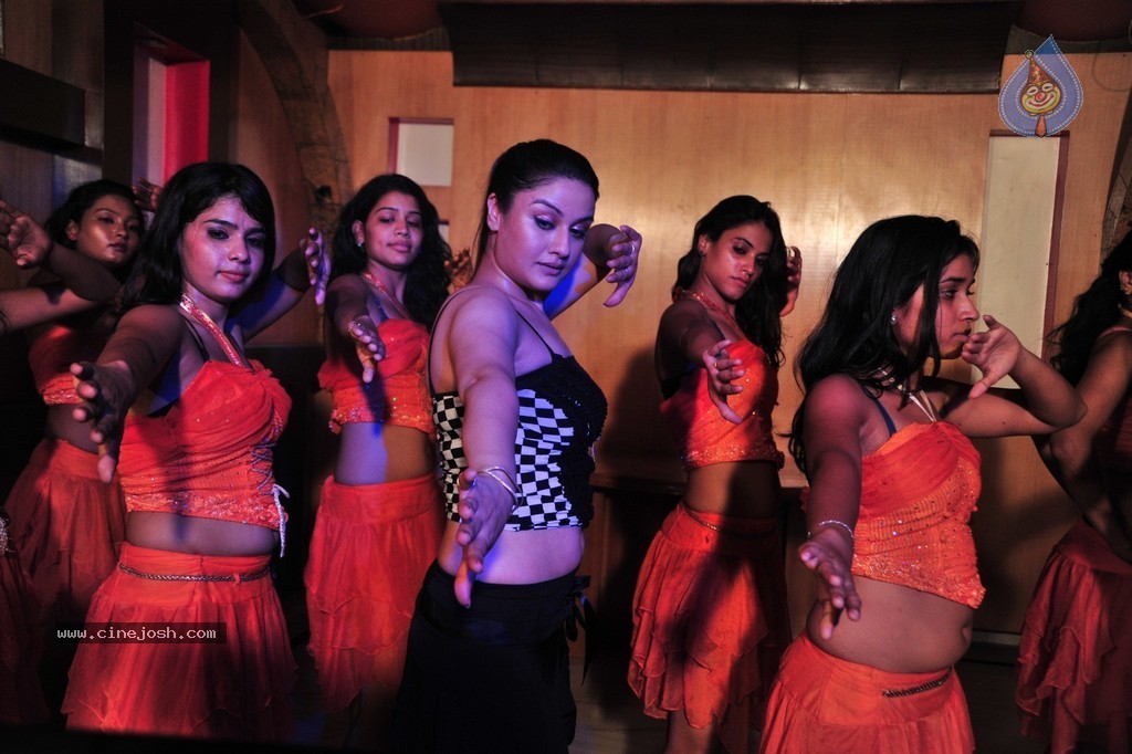 Amma Nanna Oorelithe Movie Item Song Stills - 35 / 94 photos