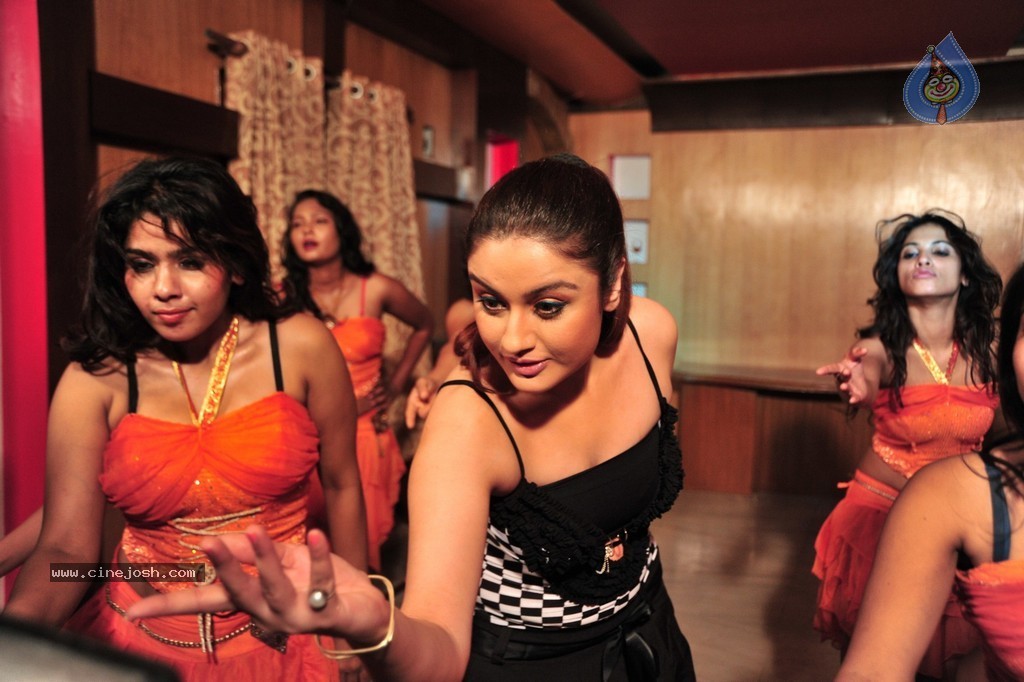 Amma Nanna Oorelithe Movie Item Song Stills - 45 / 94 photos