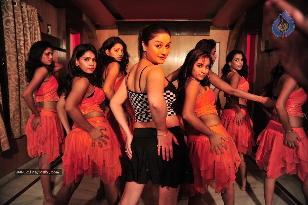 Amma Nanna Oorelithe Movie Item Song Stills - 87 / 94 photos