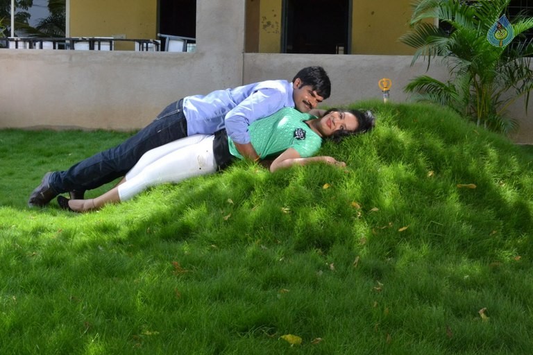 Ammayi Aaruguru Movie Photos - 32 / 50 photos