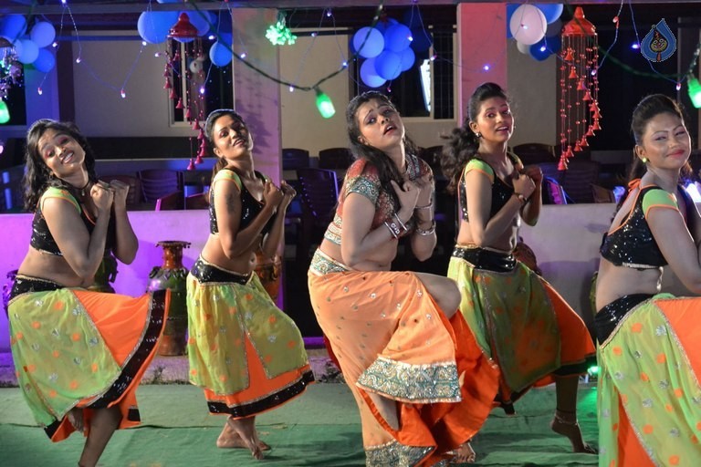 Ammayi Aaruguru Movie Photos - 38 / 50 photos
