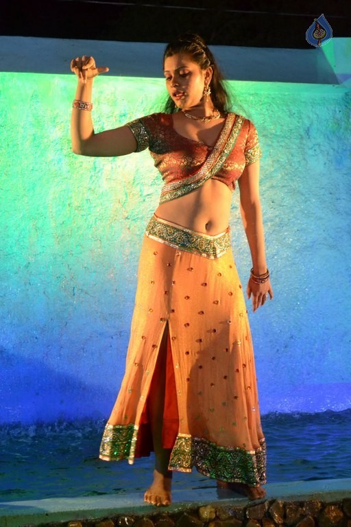 Ammayi Aaruguru Movie Photos - 46 / 50 photos