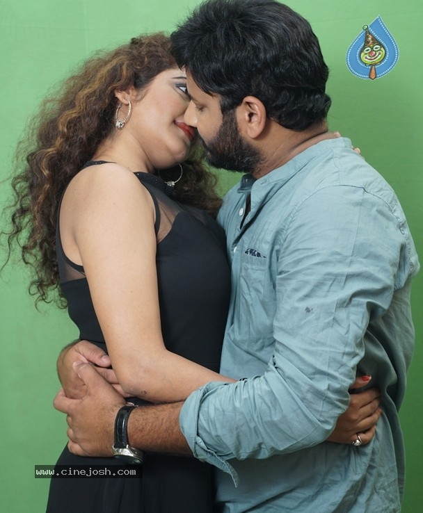 Ammayi Premalo Padithe Stills - 7 / 11 photos