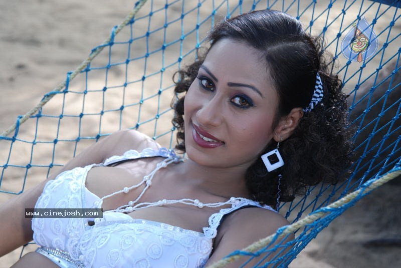 Ammayila Tirugubatu Movie Spicy Stills  - 11 / 18 photos