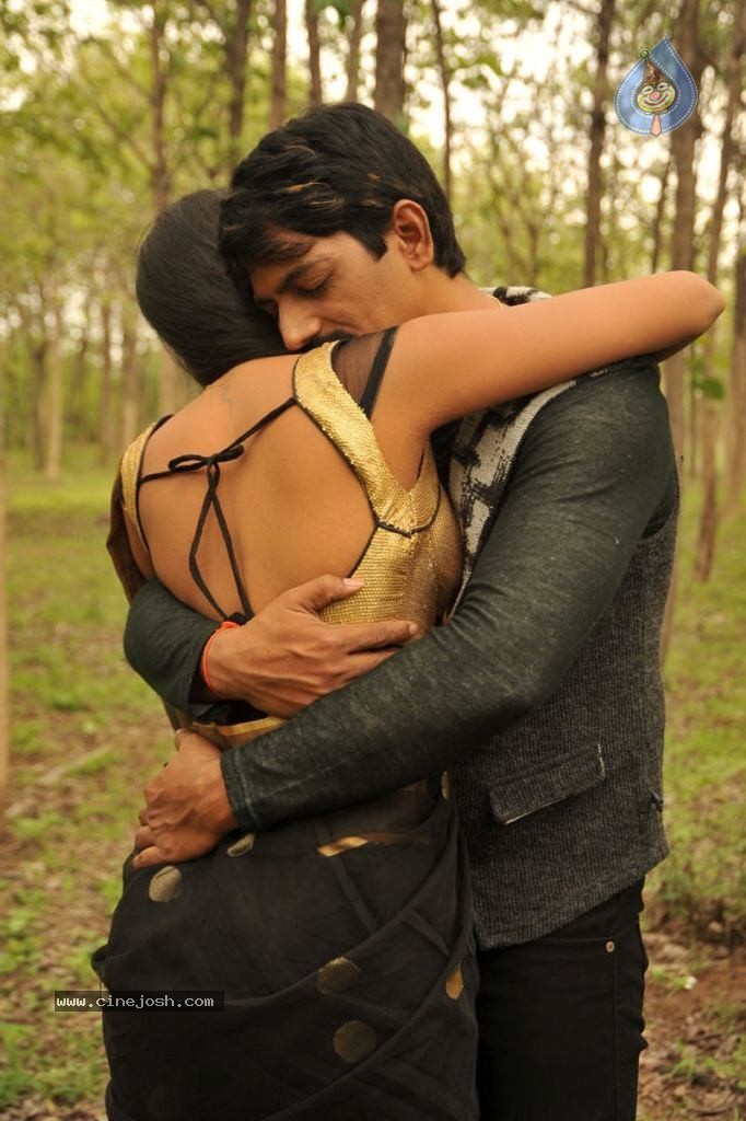 Anaganaga Movie Hot Stills - 48 / 273 photos