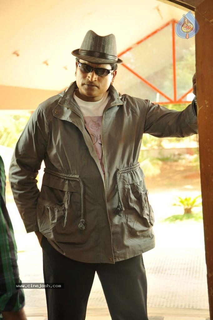 Anaganaga Movie Hot Stills - 87 / 273 photos