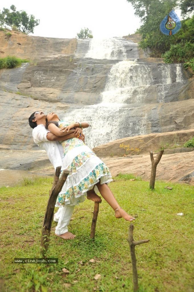 Anaganaga Movie Hot Stills - 88 / 273 photos