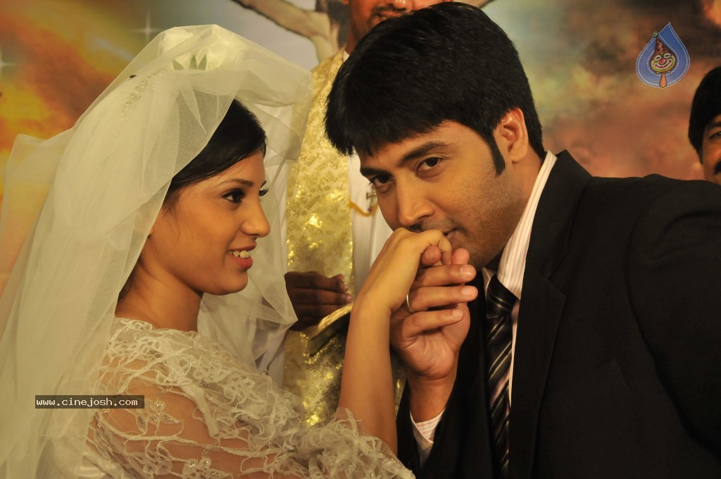 Anandam Malli Modalaindi Movie Stills - 8 / 12 photos