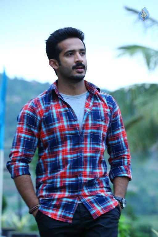 Anchor Ravi Stills in Idhi Maa Prema Katha Movie - 3 / 3 photos