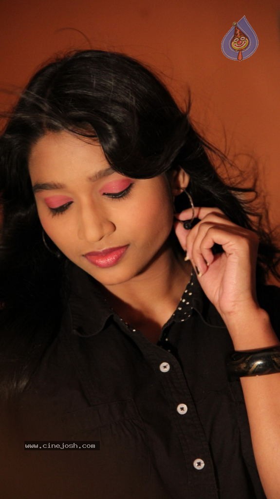 Andamaina Maaya Movie Stills - 16 / 17 photos