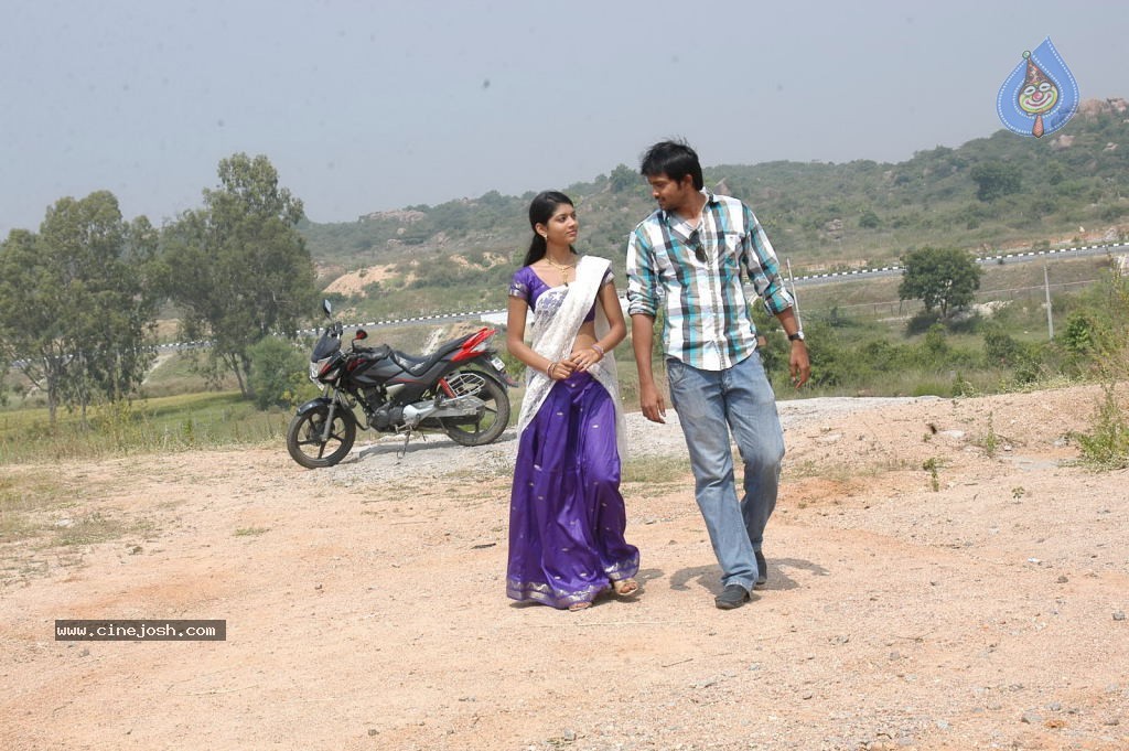 Andarila Nenu Preminchanu Movie Stills - 4 / 31 photos