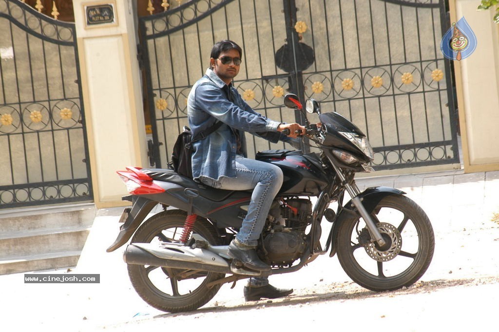 Andarila Nenu Preminchanu Movie Stills - 11 / 31 photos