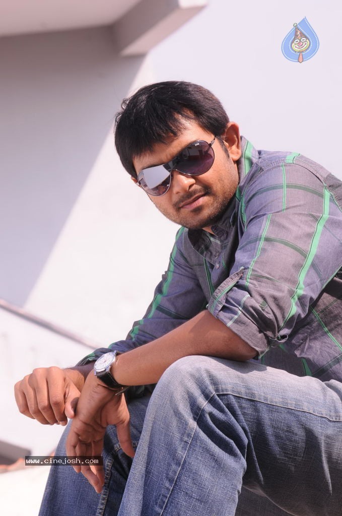 Andarila Nenu Preminchanu Movie Stills - 13 / 31 photos