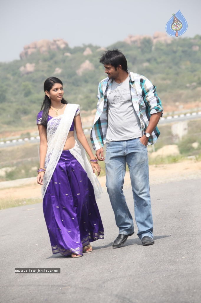 Andarila Nenu Preminchanu Movie Stills - 15 / 31 photos