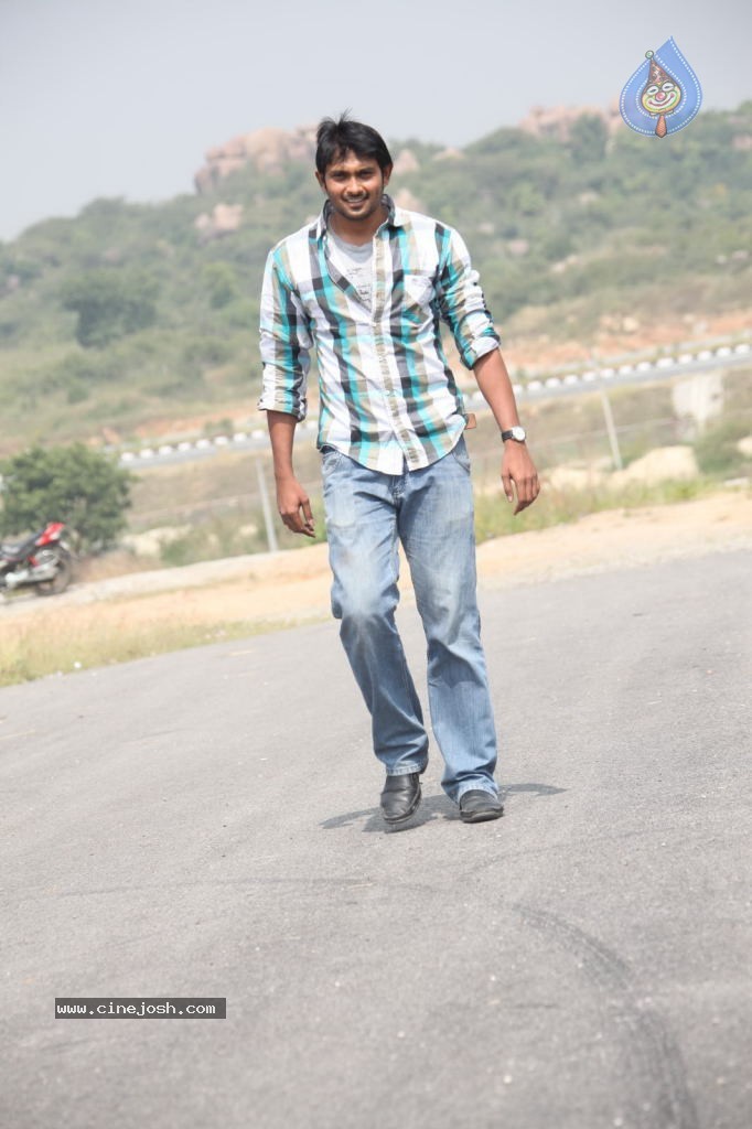 Andarila Nenu Preminchanu Movie Stills - 21 / 31 photos