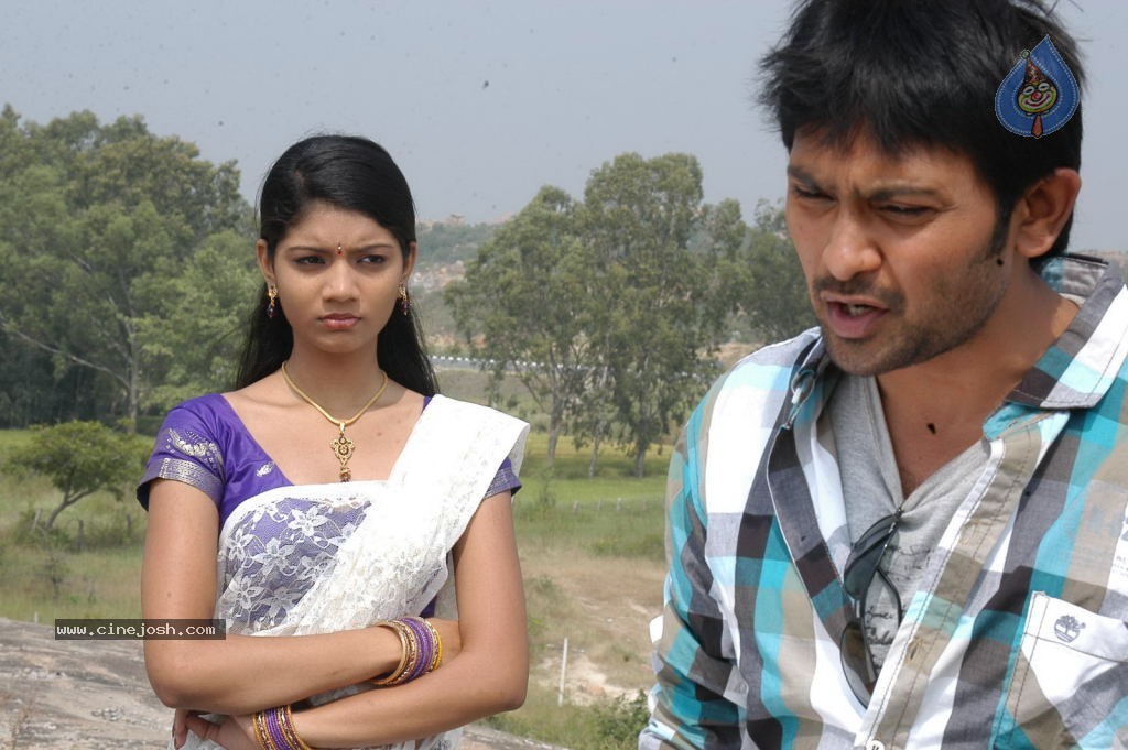 Andarila Nenu Preminchanu Movie Stills - 25 / 31 photos
