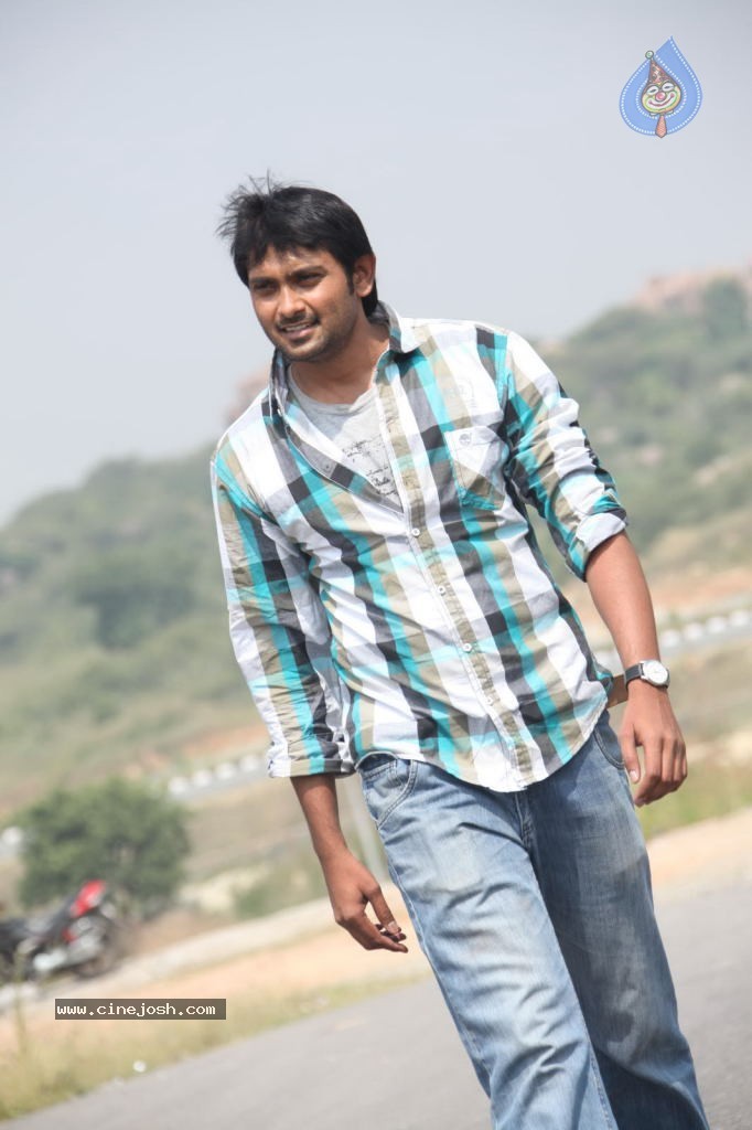 Andarila Nenu Preminchanu Movie Stills - 26 / 31 photos