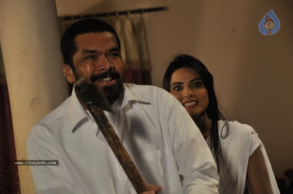 Andaru Andhrena Movie Hot Stills - 17 / 34 photos