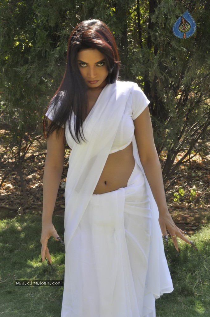 Andaru Andhrena Movie Hot Stills - 20 / 34 photos