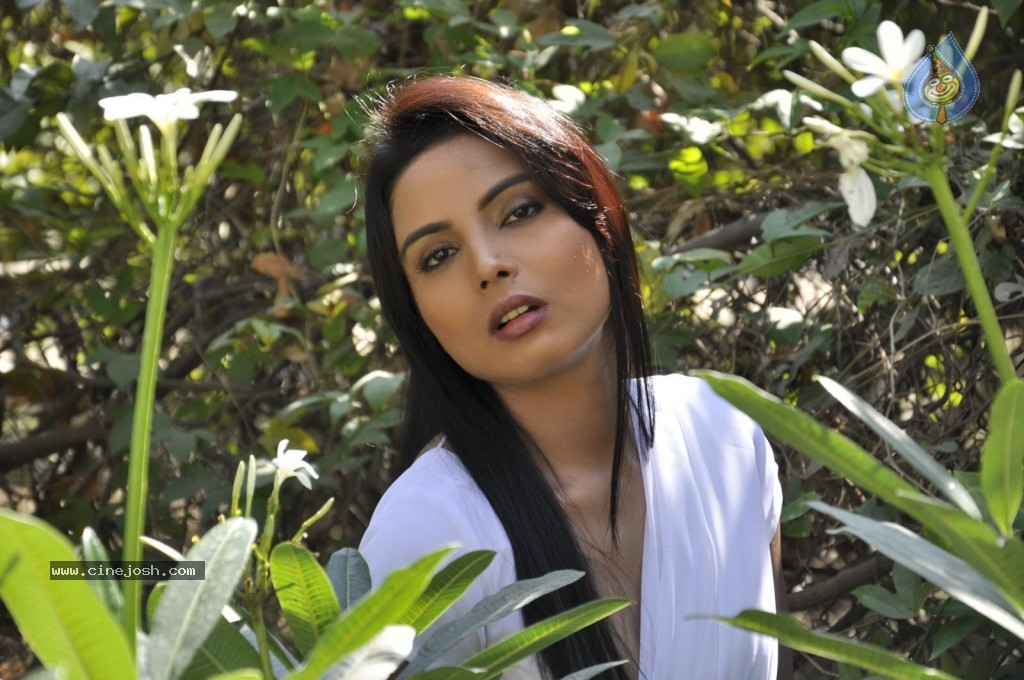 Andaru Andhrena Movie Hot Stills - 24 / 34 photos