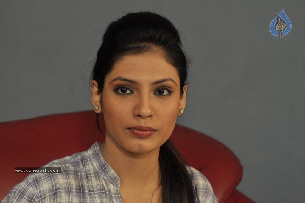 Andaru Andhrena Movie Hot Stills - 33 / 34 photos