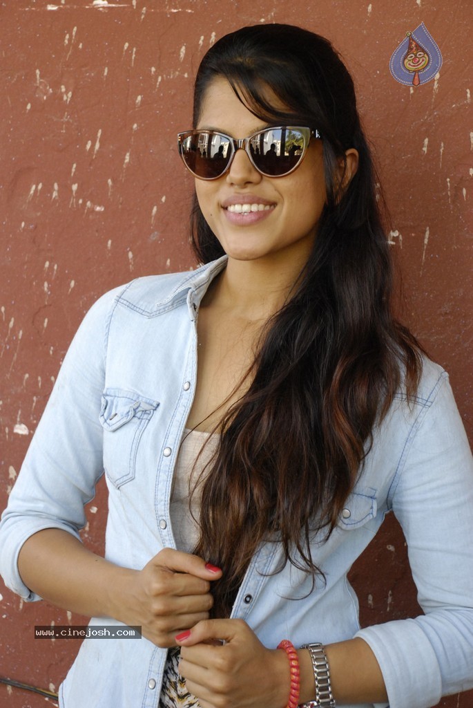 Andhra Mess Tamil Movie Stills - 48 / 56 photos